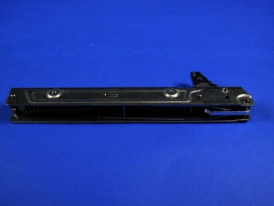 Завес (петля) двери духовки для плиты Whirlpool 480121100252